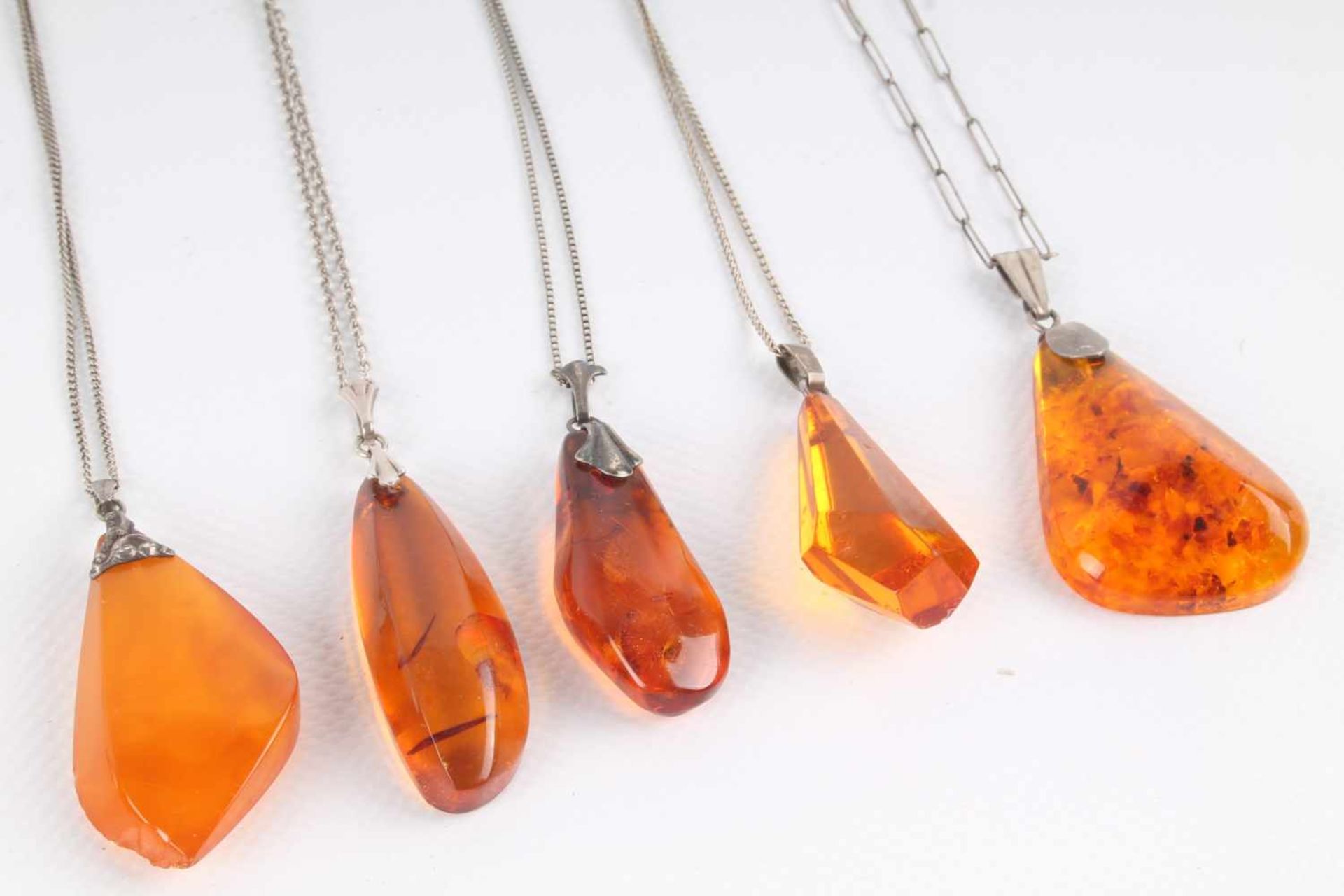 8 Bernsteinketten, amber necklaces, - Bild 2 aus 3