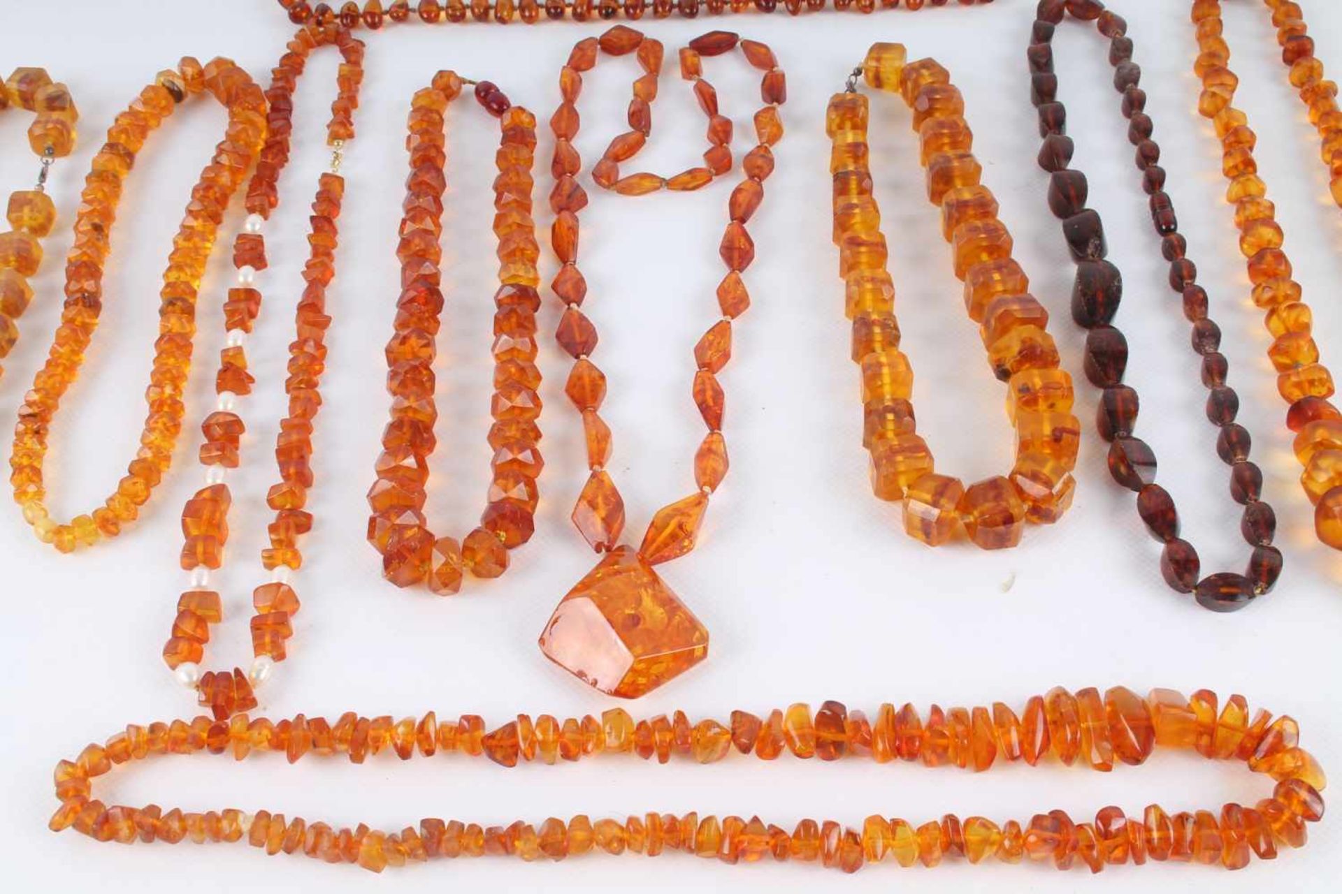 10 Bernsteinketten Amber, necklaces, - Bild 3 aus 4