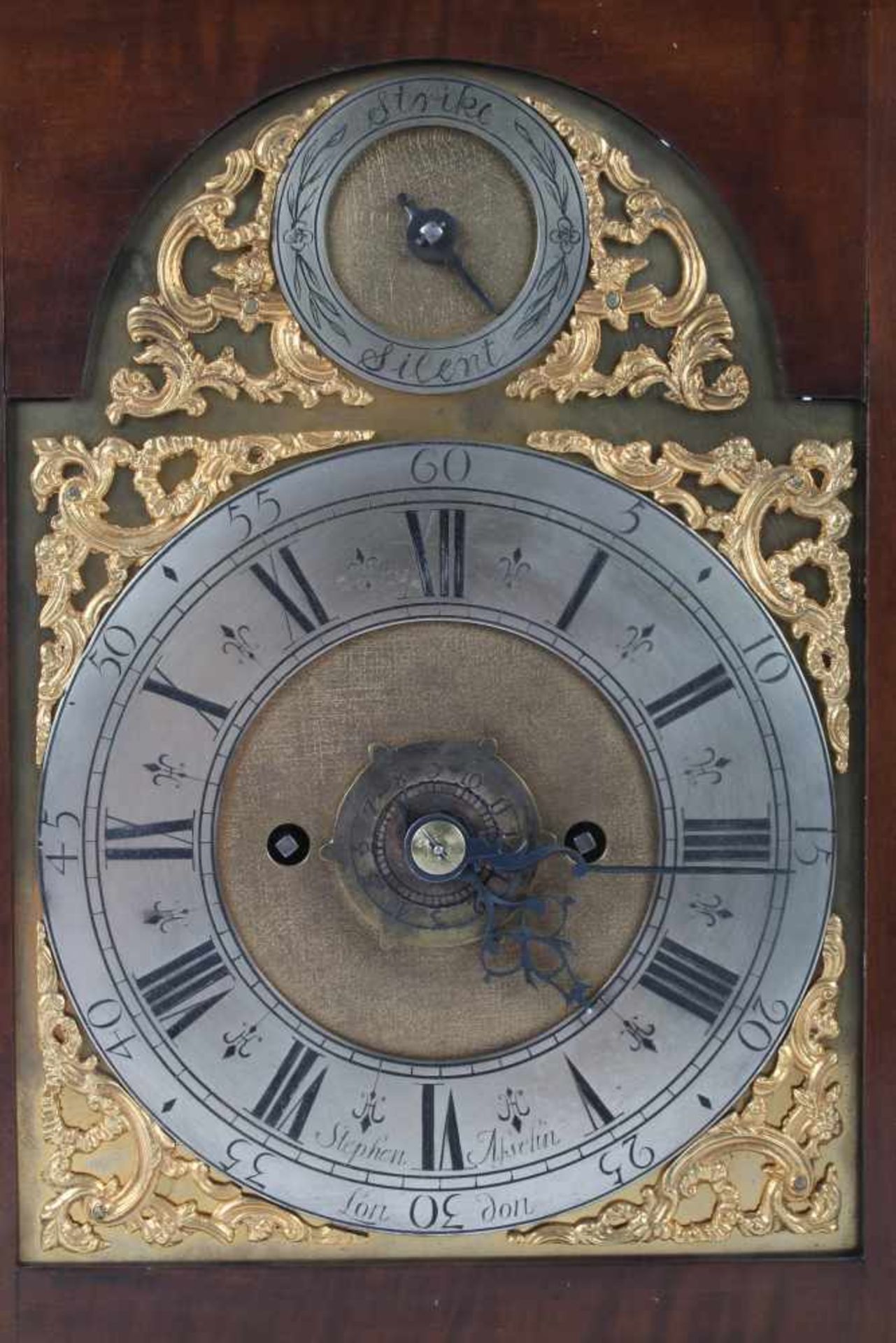Stockuhr, London, bracket clock,Holzgehäuse m. Messingaplikken, verziertes Zifferblatt, bezeichnet - Bild 3 aus 6