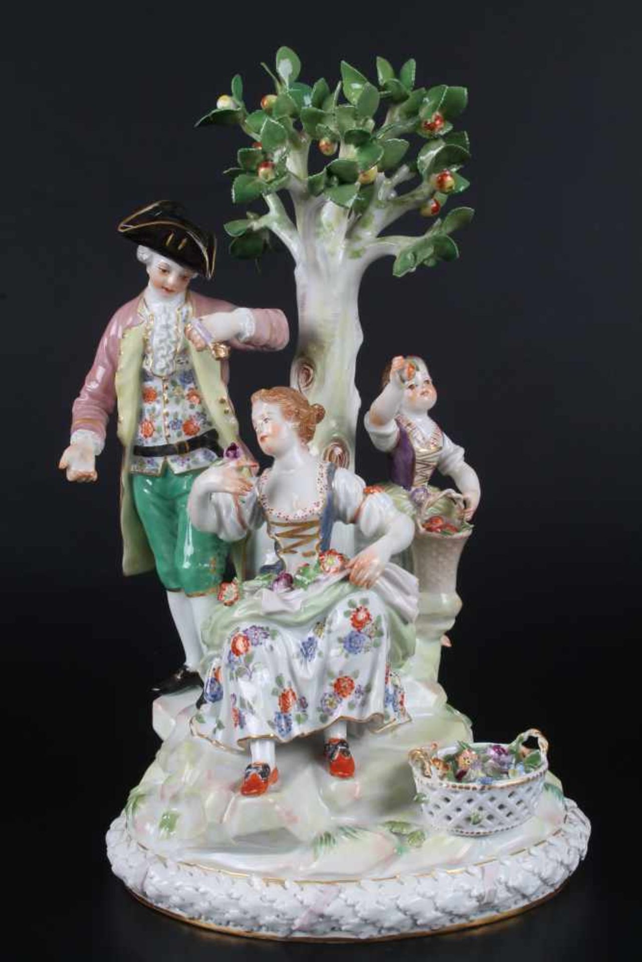 Meissen - Figurengruppe Apfelernte, figure group apple harvestPorzellan, blaue Schwertermarke 1.