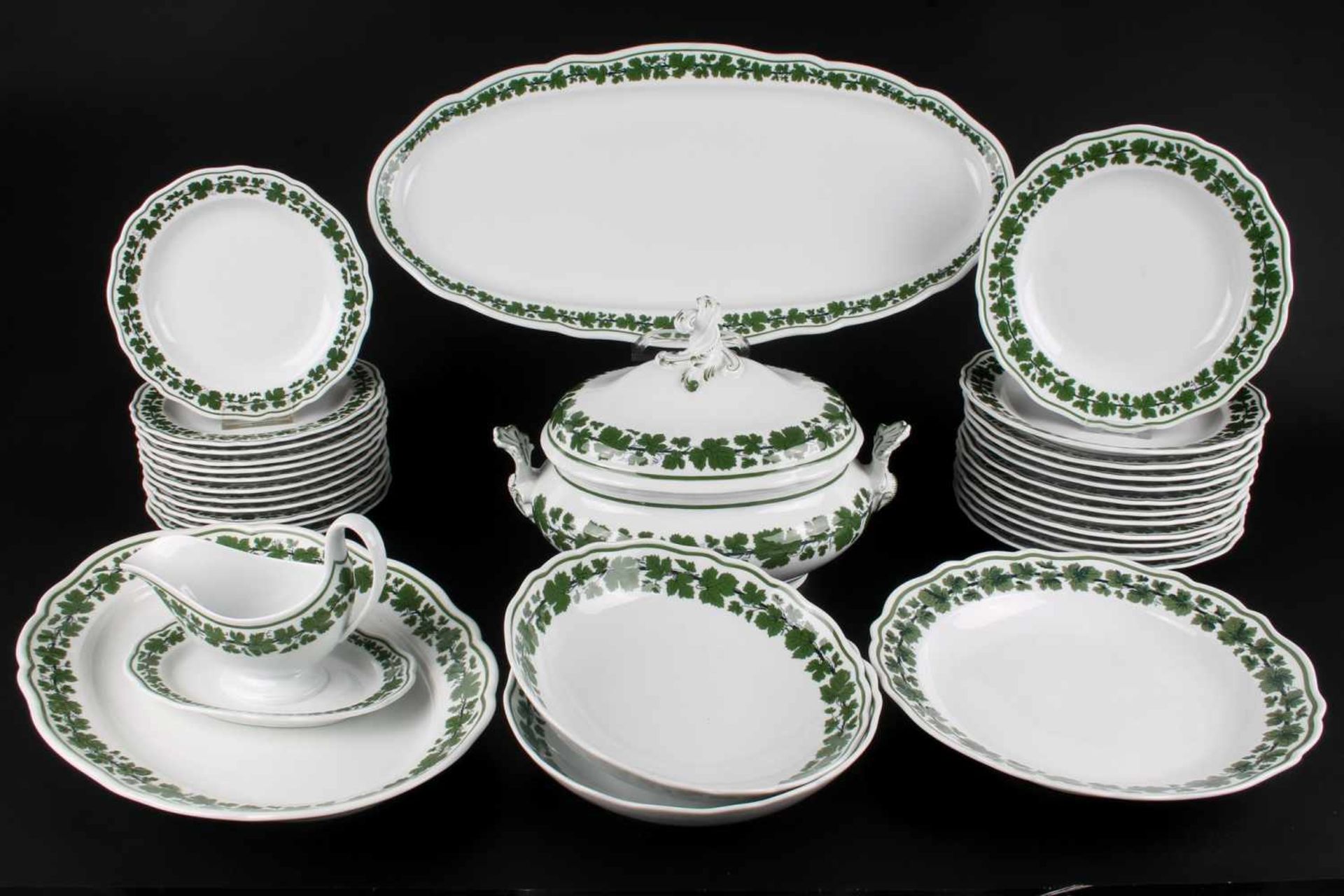 Meissen umfangreiches Speiseservice Weinlaub 1.Wahl, dining set,31-teiliges Porzellan, blaue