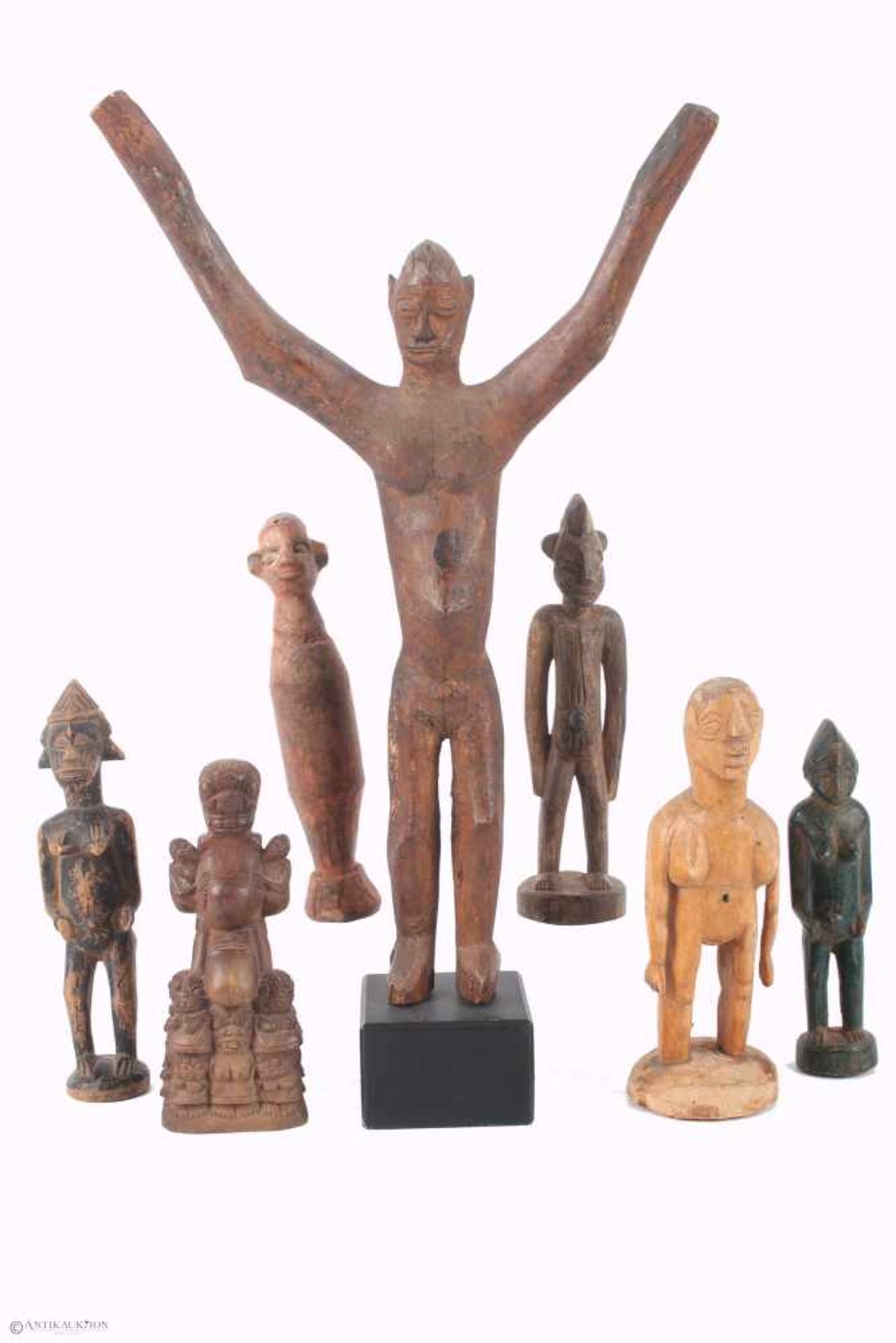 7 afrikanische Stammes- und Ritualfiguren,