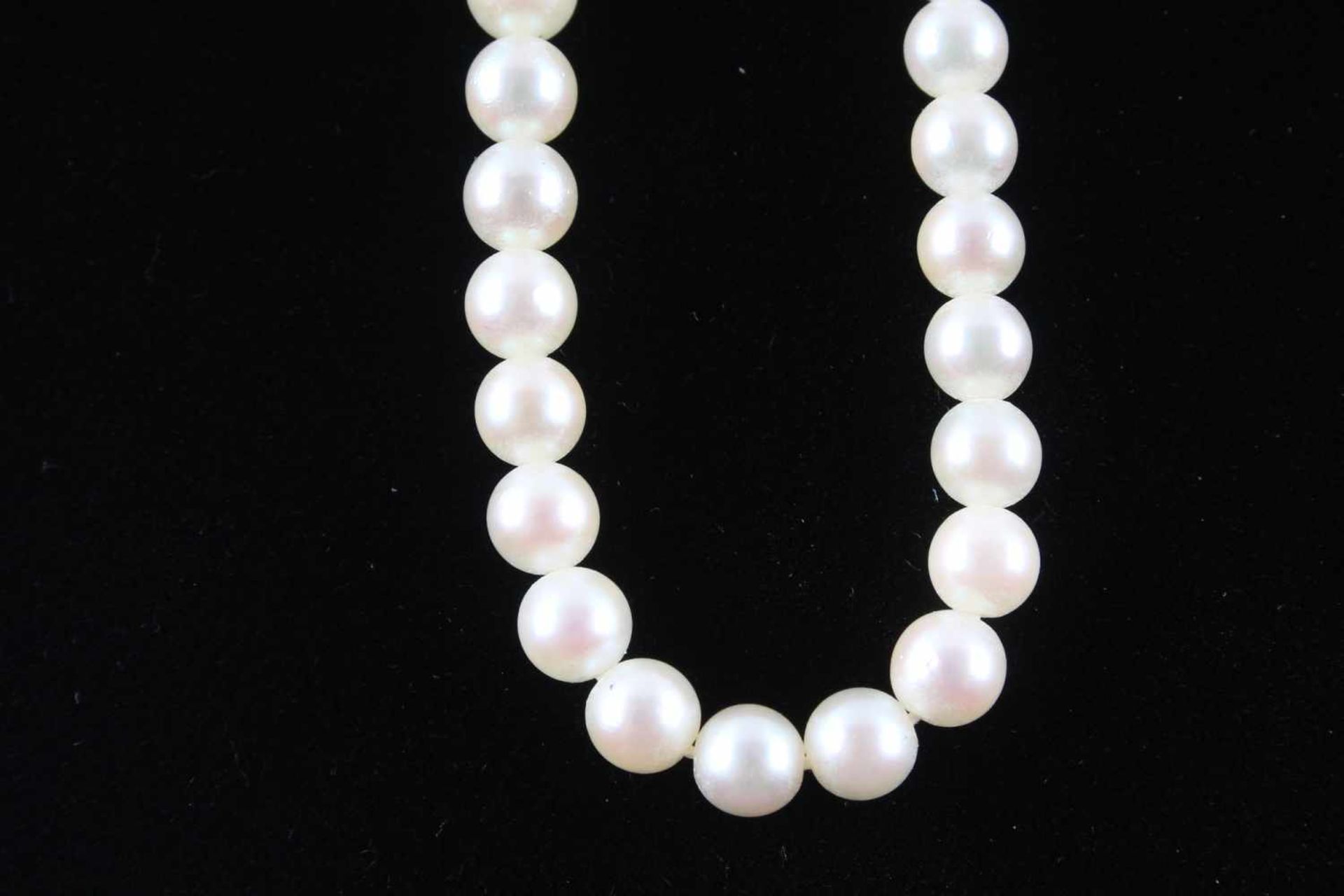 Perlenkette mit 585 Goldverschluß und zwei Diamanten, pearl necklace gold lock with 2 diamonds, - Bild 3 aus 4