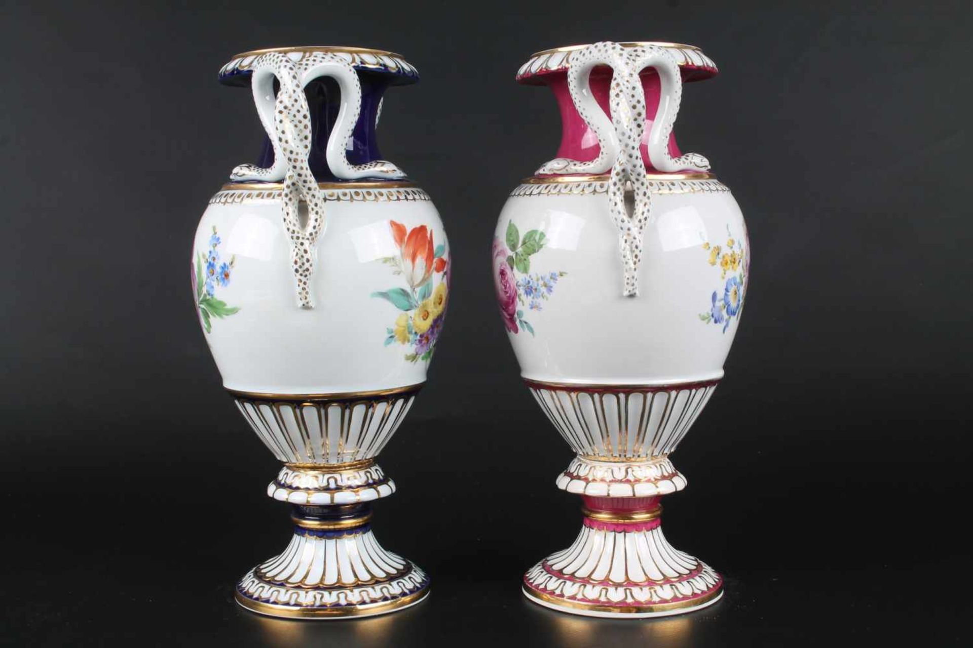 Meissen - Paar Schlangenhenkelvasen, Pair of snake handle vases 1st Choice2 Porzellanvasen - Image 2 of 8