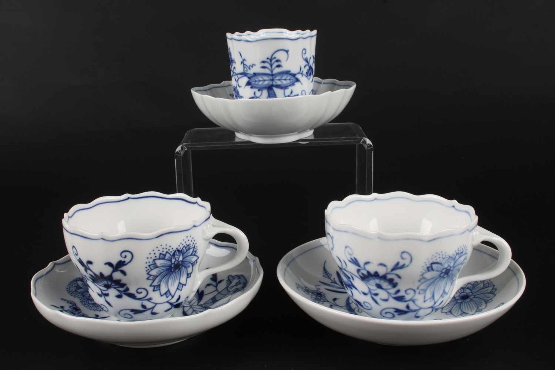 Meissen, 3 Kaffeetassen Zwiebelmuster, three coffee cups with onion pattern, Porzellan, blaue