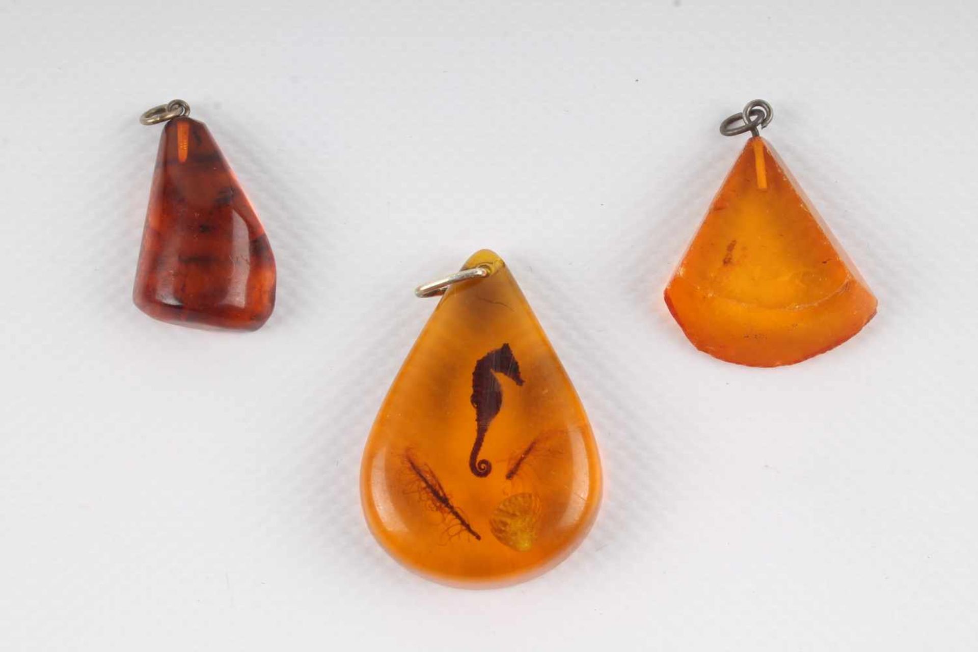 Bernstein Konvolut, 6 Halsketten und 4 Anhänger, Amber lot, 6 necklaces and 4 pendants, - Bild 5 aus 5