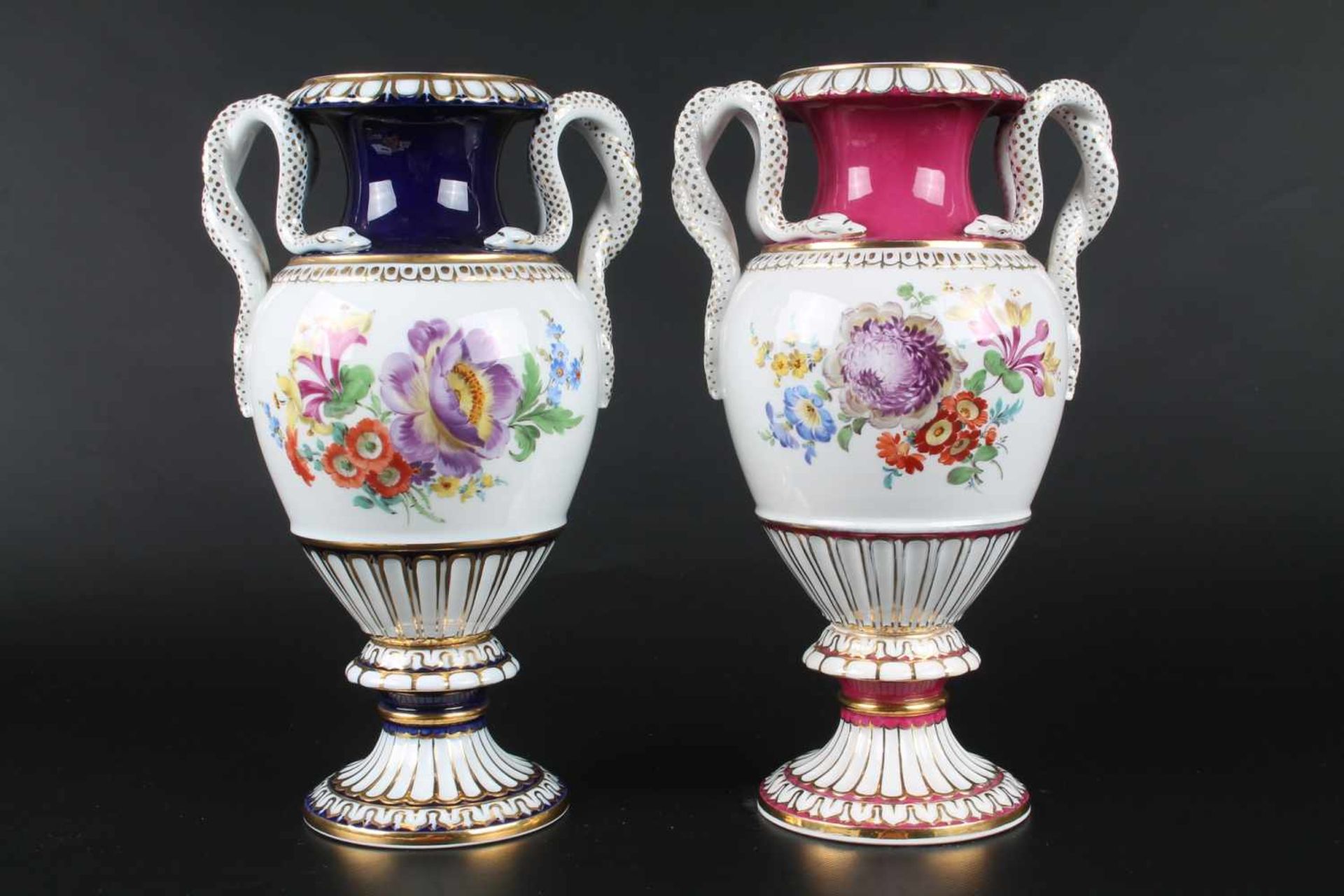 Meissen - Paar Schlangenhenkelvasen, Pair of snake handle vases 1st Choice2 Porzellanvasen - Bild 3 aus 8