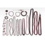 Granat Schmuckkonvolut, 18-teilig, garnet jewelry lot, 18 pieces,