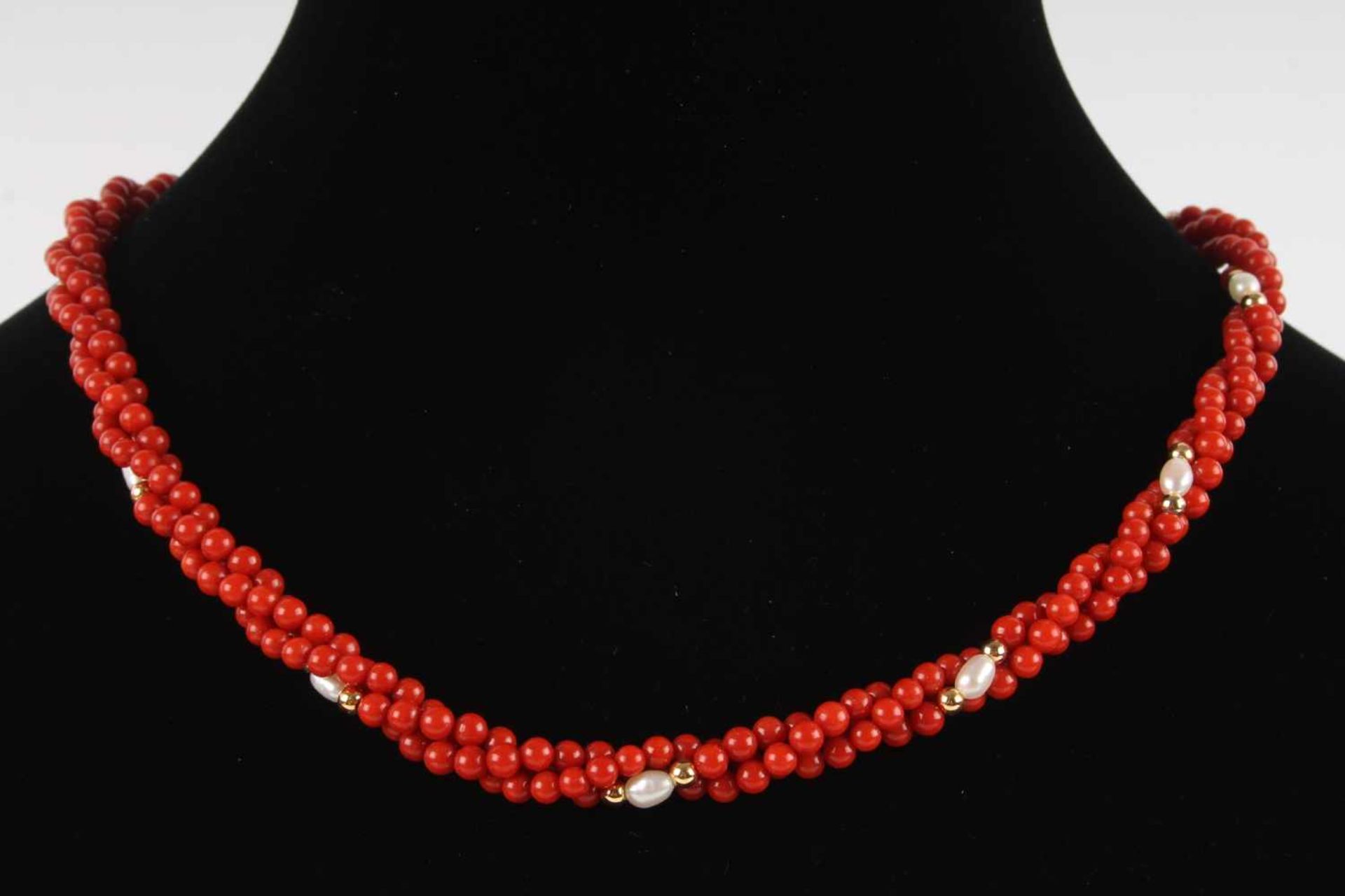 3-reihige Korallenkette mit Goldkugeln und Perlen, coral necklace with gold balls and pearls,