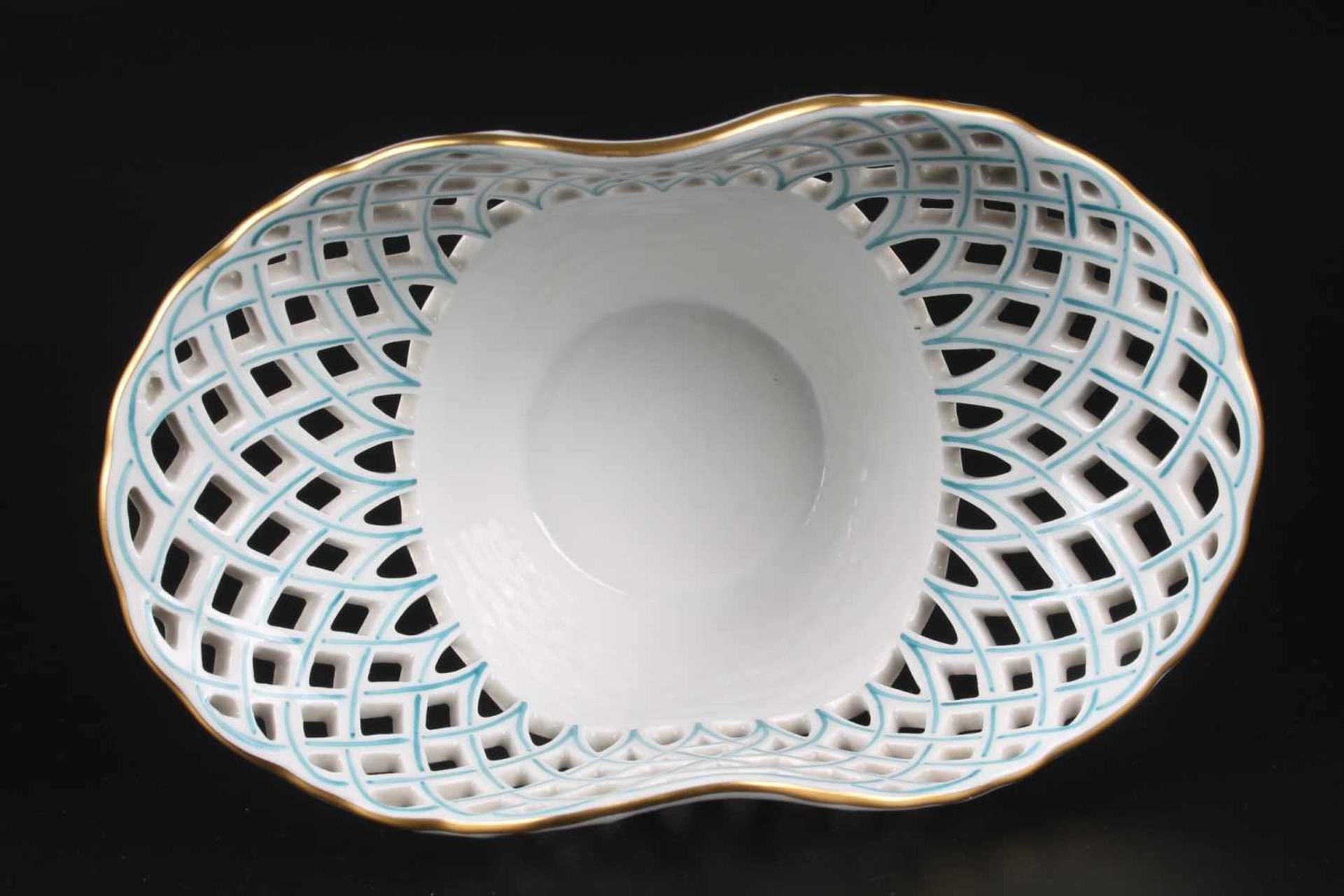 Herend Rothschild Schale bowl,Porzellan, Ungarn 20. Jahrhundert, Dekor Rothschild, Durchbrucharbeit, - Image 4 of 5