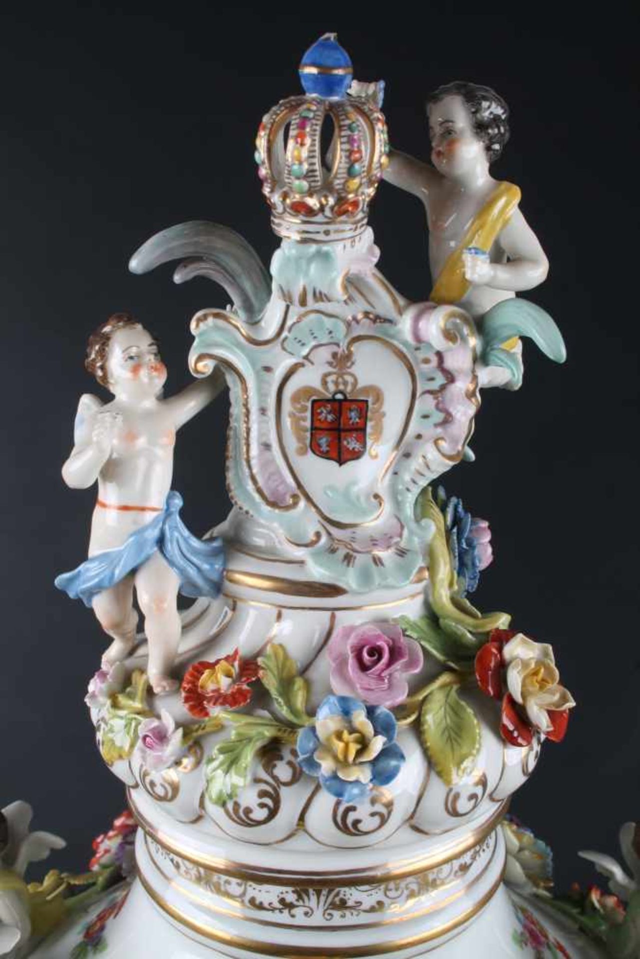 Große Potpourri Vase, Porzellan, H 61 cm x D 23 cm, figürliche Deckelvase mit Sachsen-Polen - Bild 4 aus 10