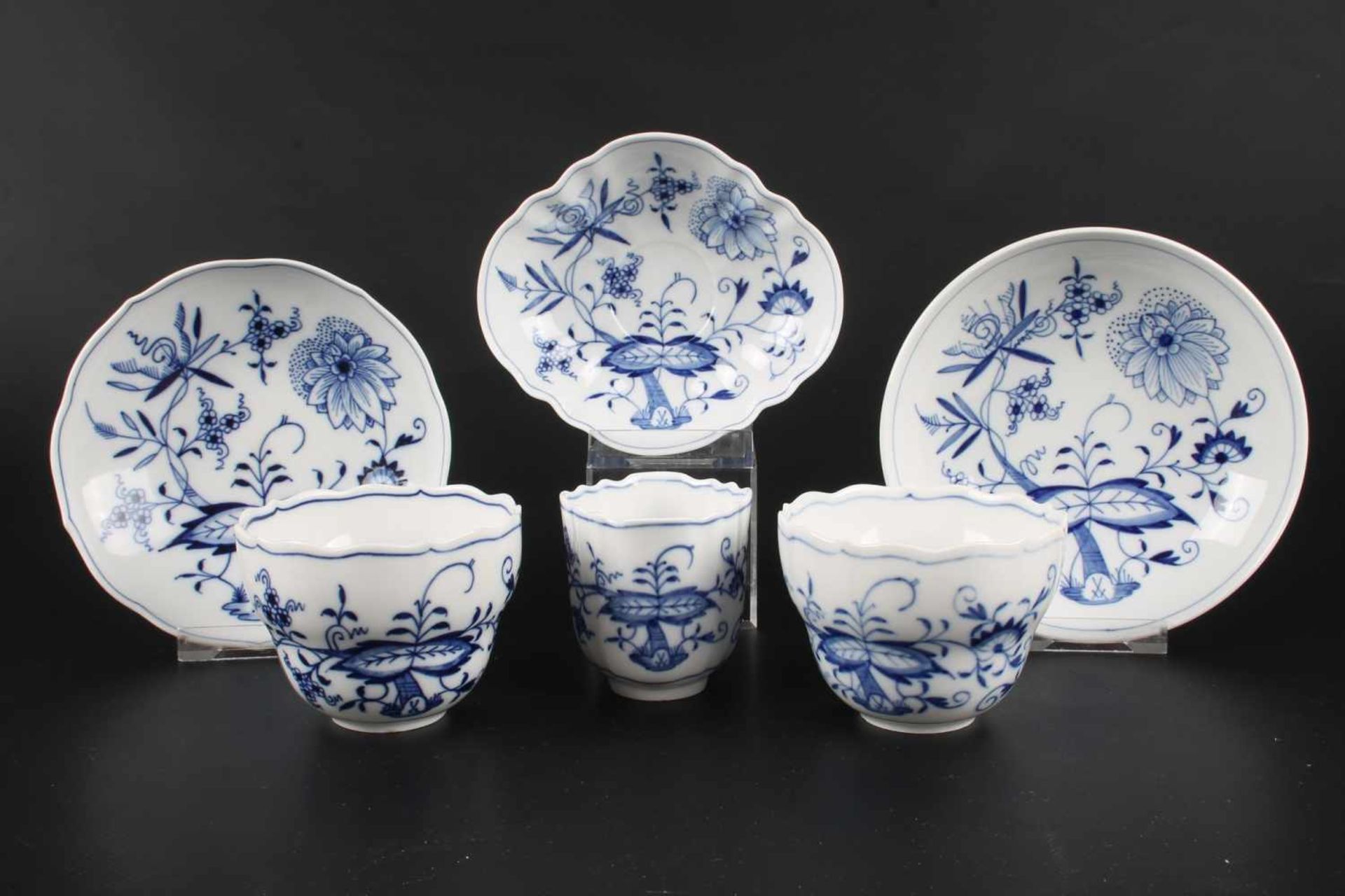 Meissen, 3 Kaffeetassen Zwiebelmuster, three coffee cups with onion pattern, Porzellan, blaue - Bild 2 aus 3