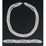 Perlenkette und Armband mit 585 Goldverschluss, pearl necklace and bracelet with 585 gold clasp,