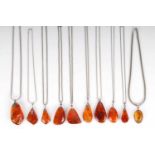 10 Bernsteinanhänger mit Silberketten, 10 amber pendants with silver chains,