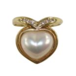 Mabéperle 585 GG.Damenring mit herzförmiger Perle u. Diamantbesatz. Ringgr. 54 Gew. 5 g. Dabei
