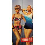 Huber (Bademode).Zwei junge Damen im Bikini u. Badeanzug. Farb. Plakat in 3 Bl. bei Piller-Druc