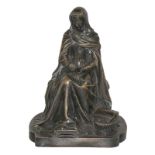 Sitzende MadonnaFrankreich wohl um 1870. Feine Darstellung der sitzenden Madonna auf einem Sche