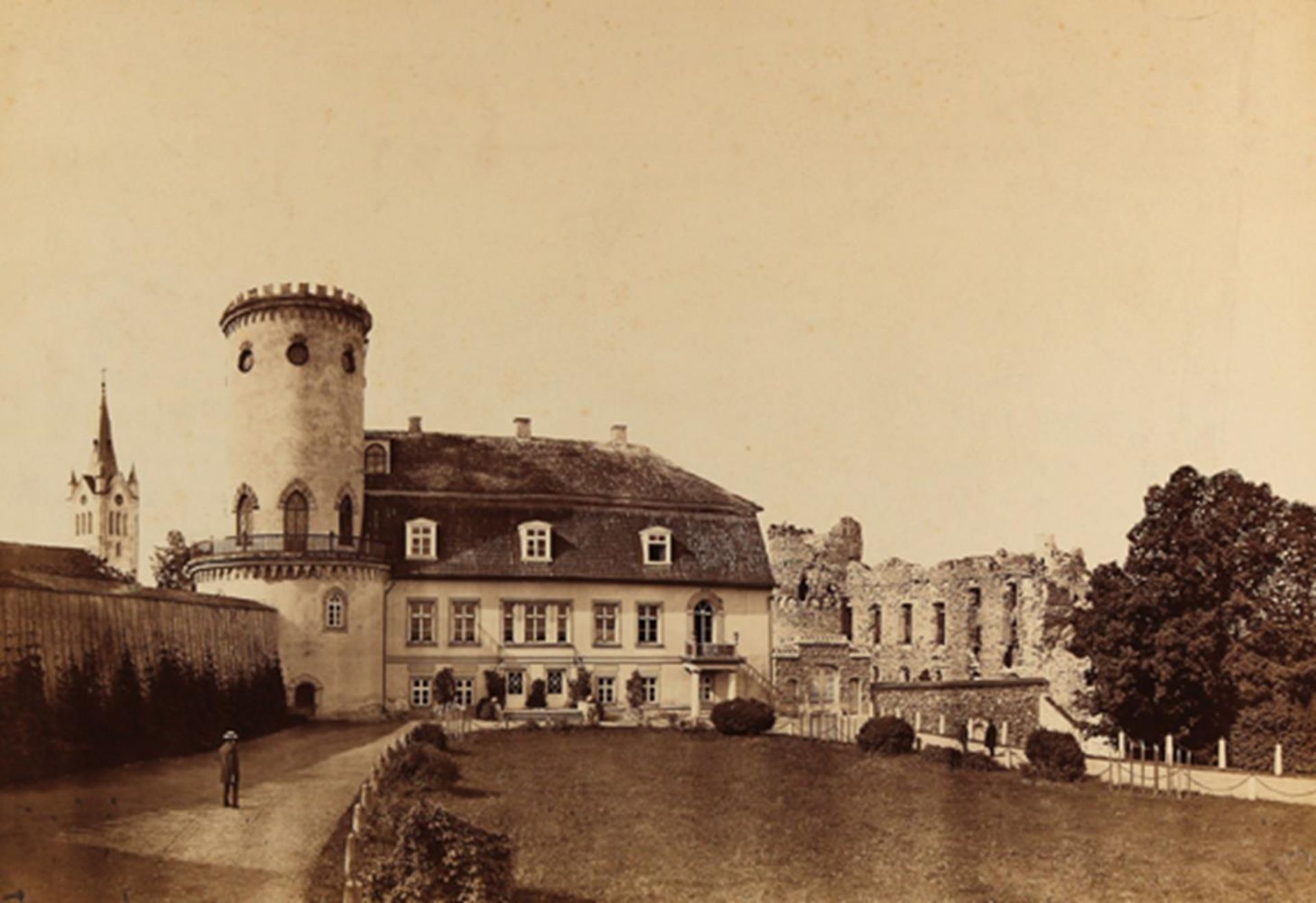 Cesis (dt. Wenden).Das neue Schloss Cesis mit dem Herrenhaus mit Lademacherturm aus dem 18. Jh.,