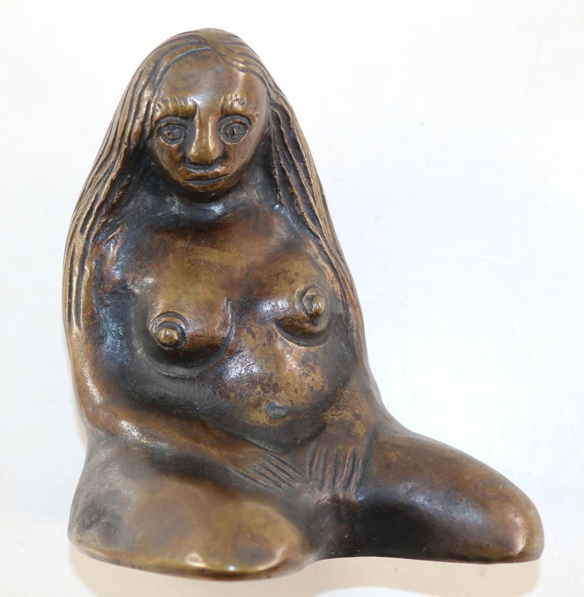 Nolde, Emil(1867 Buhrkall - Seebüll 1956). Hockende Frau. Bronze mit brauner Patina, um 1920/1971. - Image 2 of 5