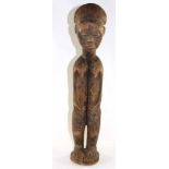 Ahnenfigur Yoruba,Nigeria. Stehende, weibliche Figur. Spitze, nach unten gerichtete Brüste.