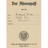 Ahnentafeln.Umfangreiche Sammlung von Ahnenpässen, Ahnentafeln und Urkunden. Um 1936-1945. In 2 mod.