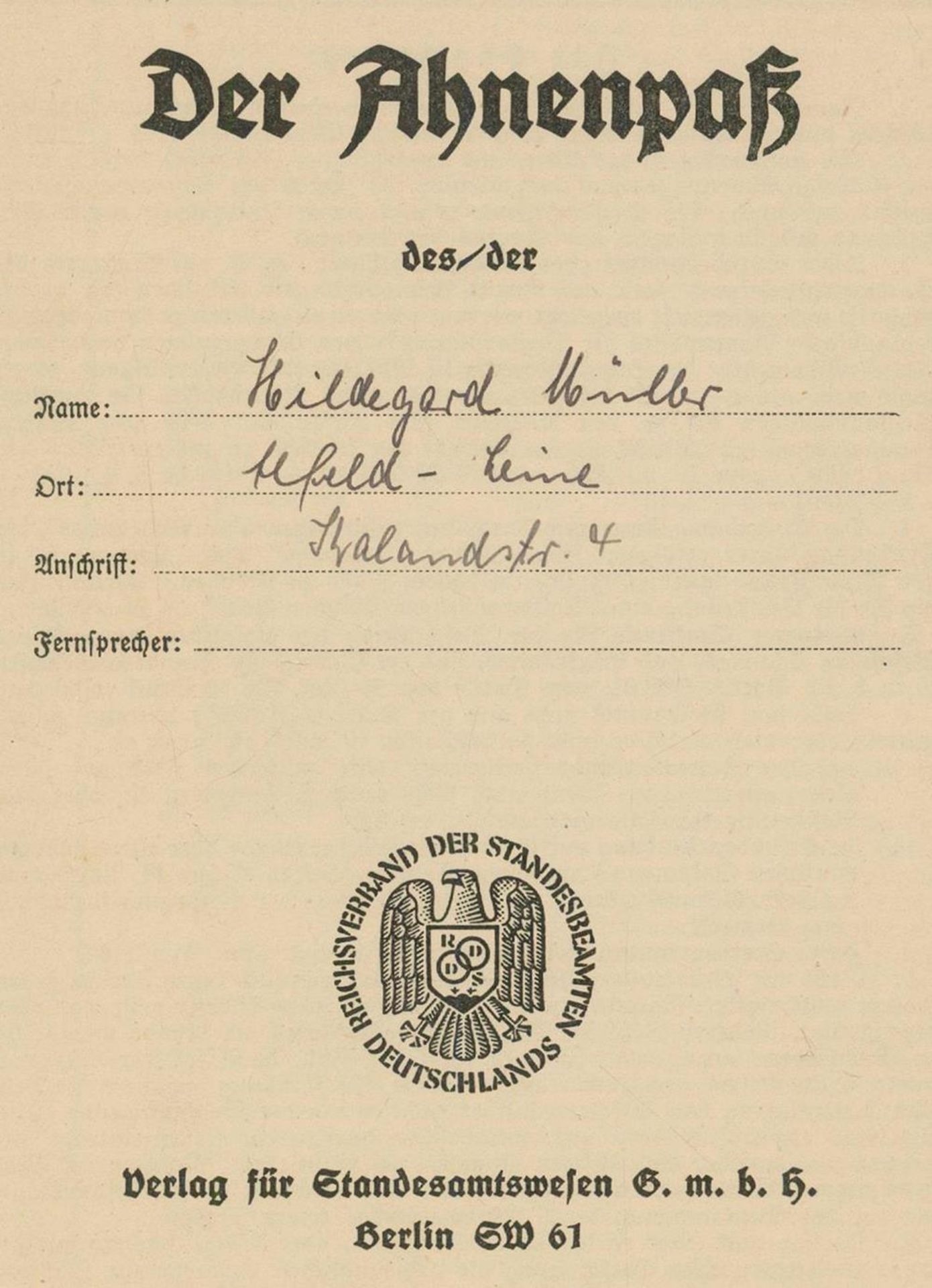 Ahnentafeln.Umfangreiche Sammlung von Ahnenpässen, Ahnentafeln und Urkunden. Um 1936-1945. In 2 mod.