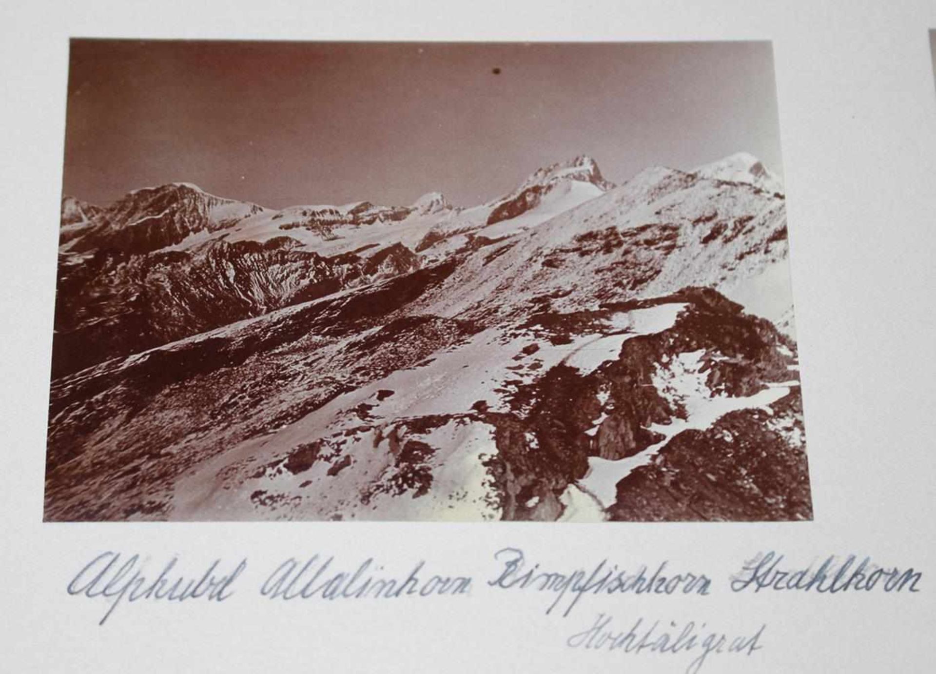 Photoalben.Drei Alben mit zus. ca. 800 auf Kart.-Bl. aufgez. Photos in versch. Formaten, 1897- - Image 7 of 8