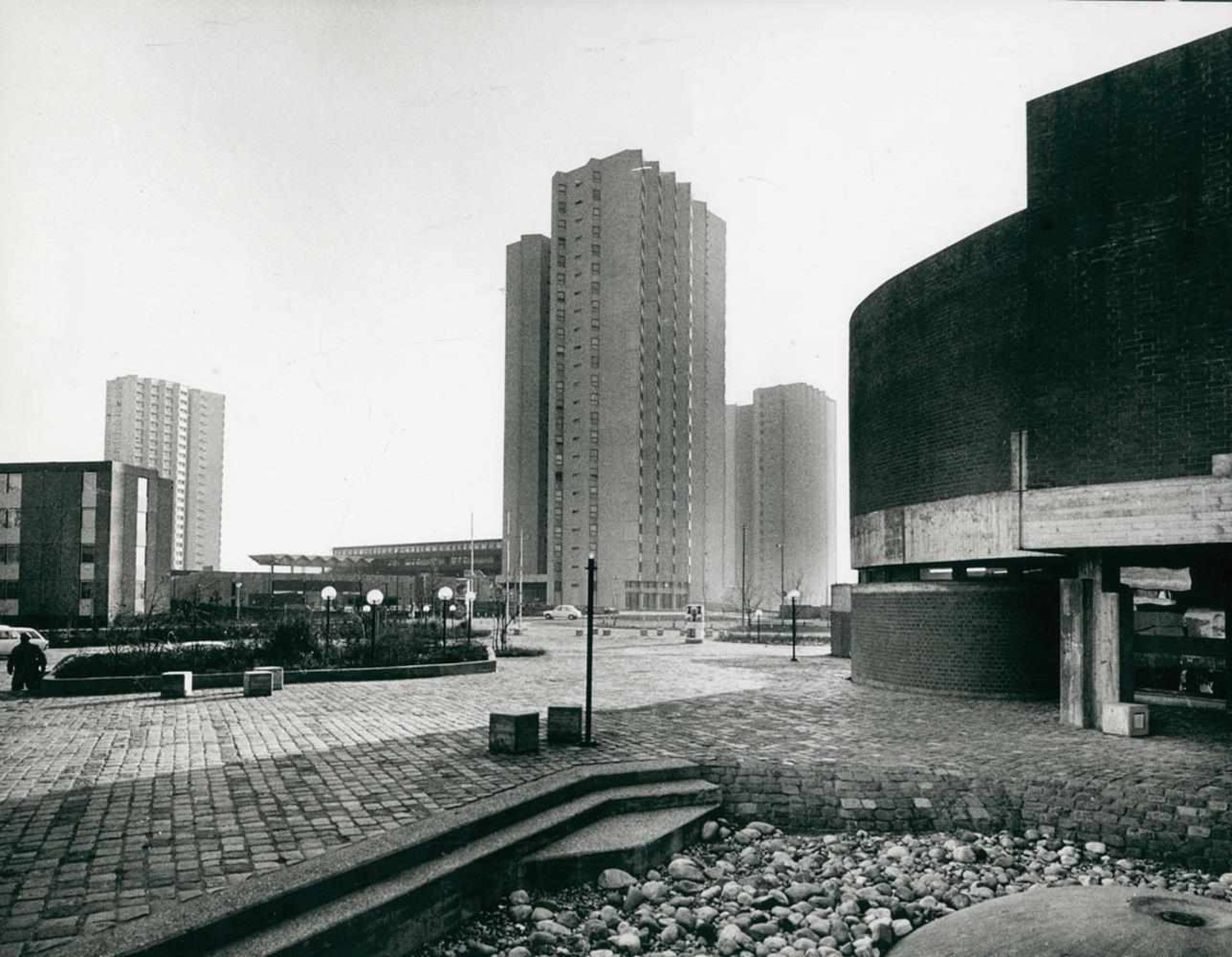 Häusser, Robert(1924 Stuttgart - Mannheim 2013). 10 Aufnahmen mit Architekturmotiven aus Mannheim.