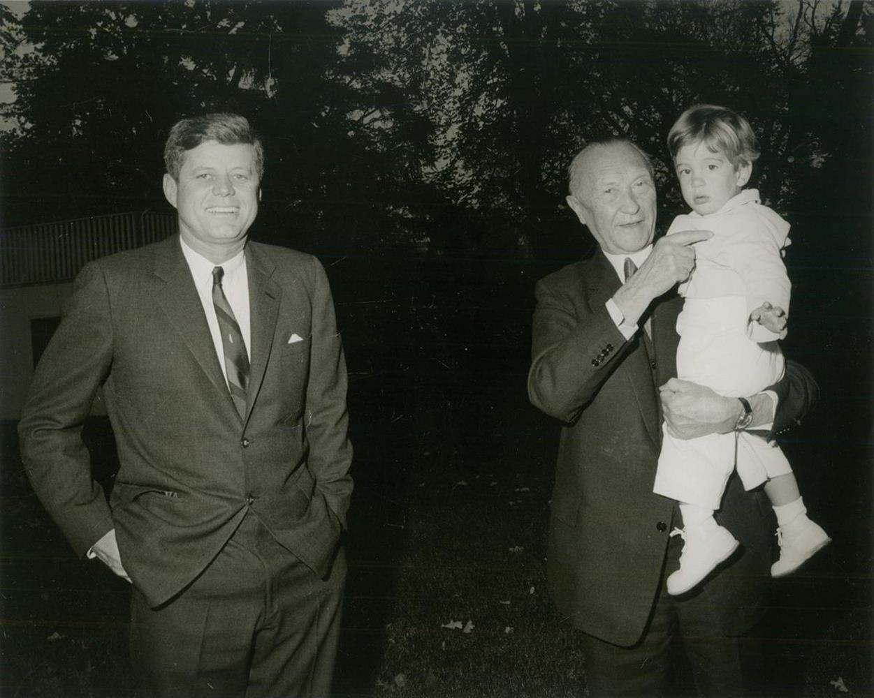Stoughton, Cecil W.Stoughton, Cecil W. Präsident John F. Kennedy mit Bundeskanzler KonStou