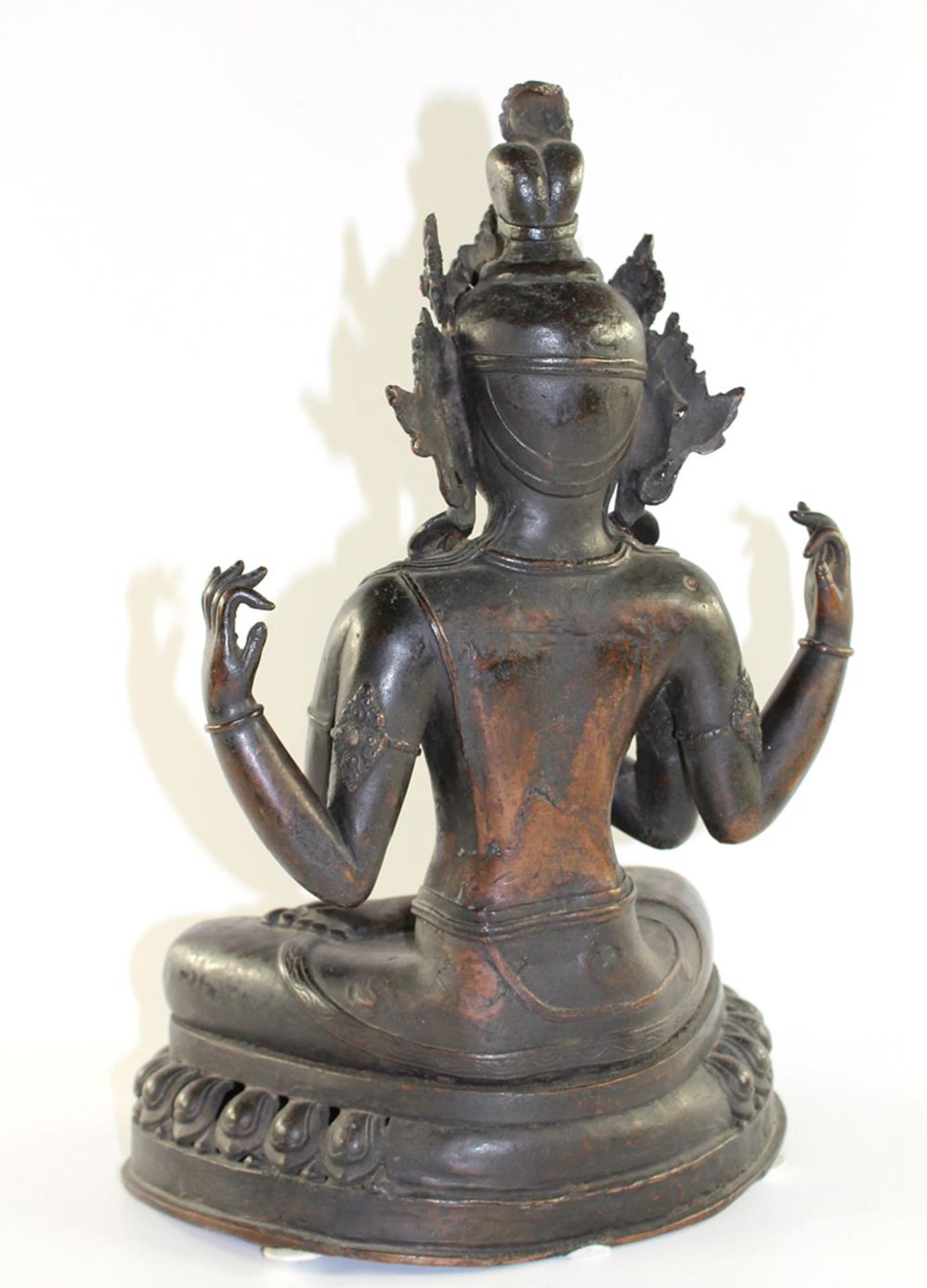 Avalokiteshvara ShadakshariAvalokiteshvara Shadakshari Bronzeskulptur Tibet wohl 19.Jh.Aval - Bild 3 aus 7