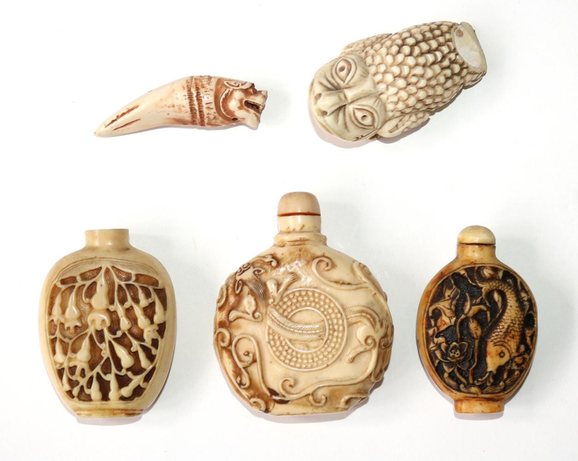 Snuff Bottle China.Snuff Bottle China. 6 Snuffbottles, 1 kleines Gefäß in Unkenform uSnuf