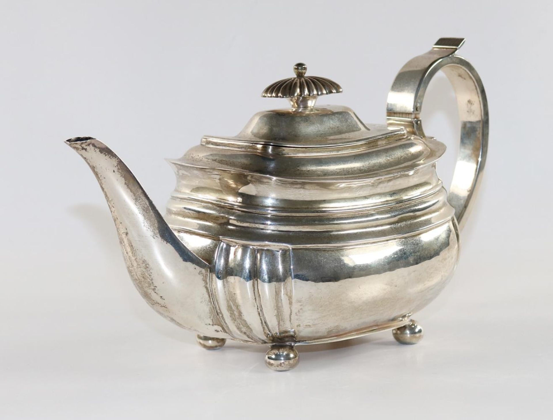 Teekanne London George IIITeekanne London George III Teapot Empire, Silber getrieben. FTeek
