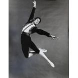 Ballett.Ballett. Sammlung von 25 Einzelportraits junger Tänzer in Tanzposen. USA, ca.Balle