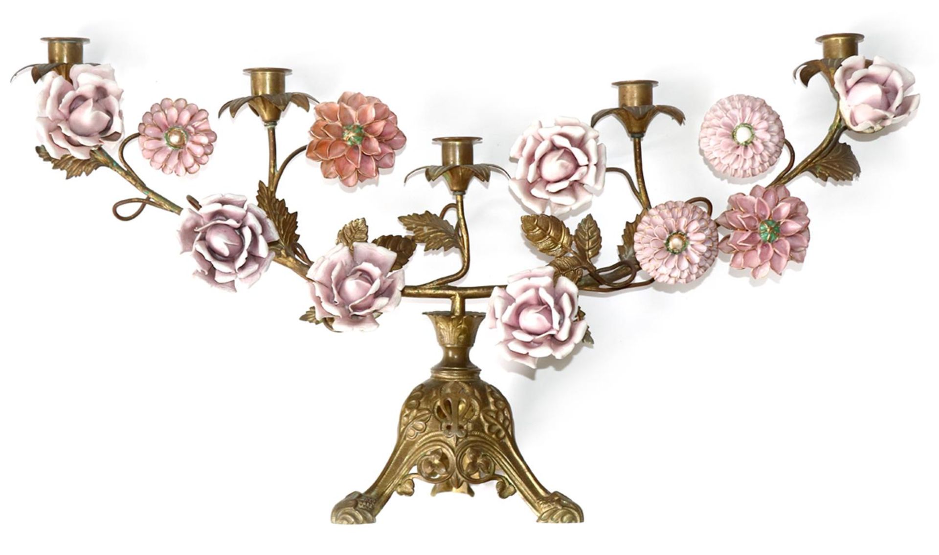 Tischleuchter mit PorzellanblütenTischleuchter mit Porzellanblüten um 1900. MessingkoTisc