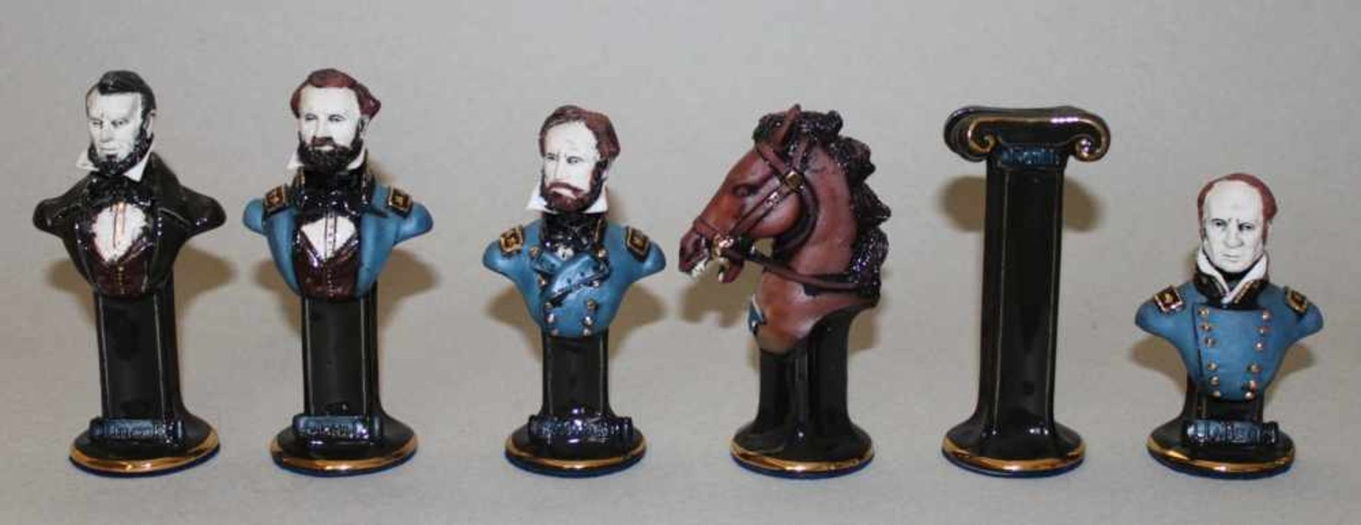 Amerika. USA. Amerikanischer Bürgerkrieg.Schachfiguren aus Keramik. Eine Partei in blauen Uniformen, - Bild 3 aus 3