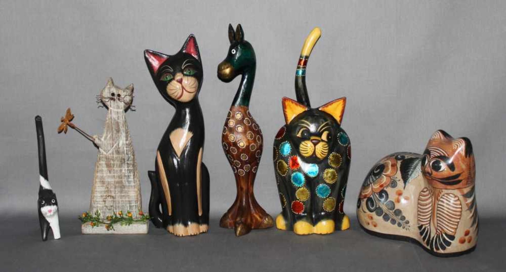 Skulpturen / Katzen.Sammlung von 65 Katzenskulpturen bzw. Objekten von verschiedenen Künstlern.