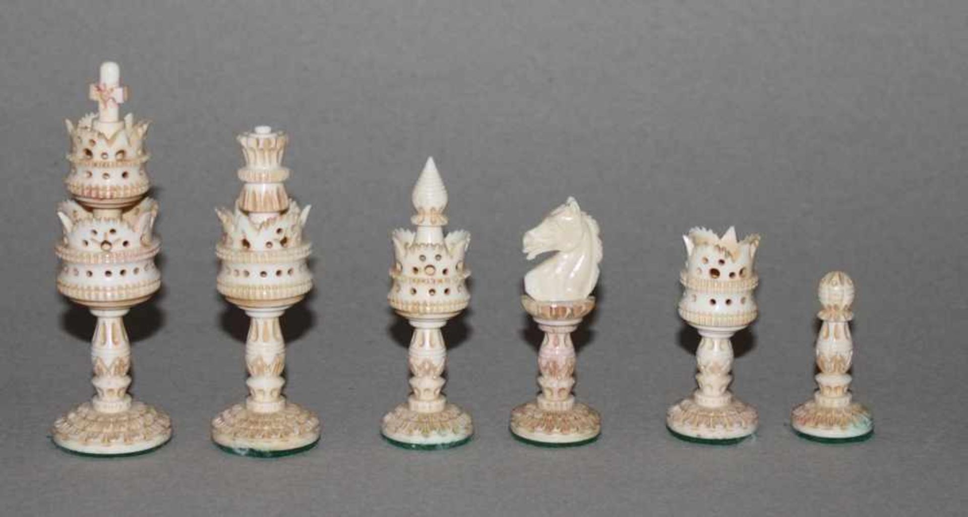 Asien. Indien. Schachfiguren aus Beinin Anlehnung an den Selenus - Typ. Die eine Partei in - Bild 2 aus 3