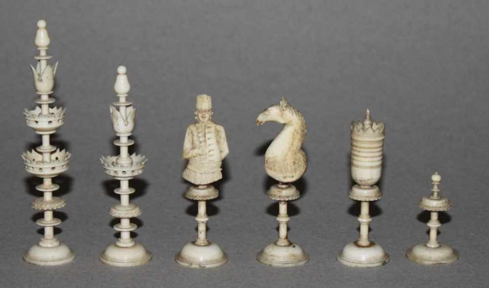 Europa. Deutschland. Schachfiguren aus Beinin Anlehnung an den Selenus - Stil mit einem doppelt - Bild 2 aus 4