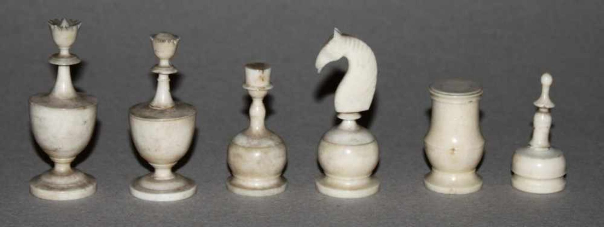 Europa. Frankreich. Schachfiguren aus Bein und Holz,die in Anlehnung an die Lyon - Figuren gefertigt - Bild 2 aus 3
