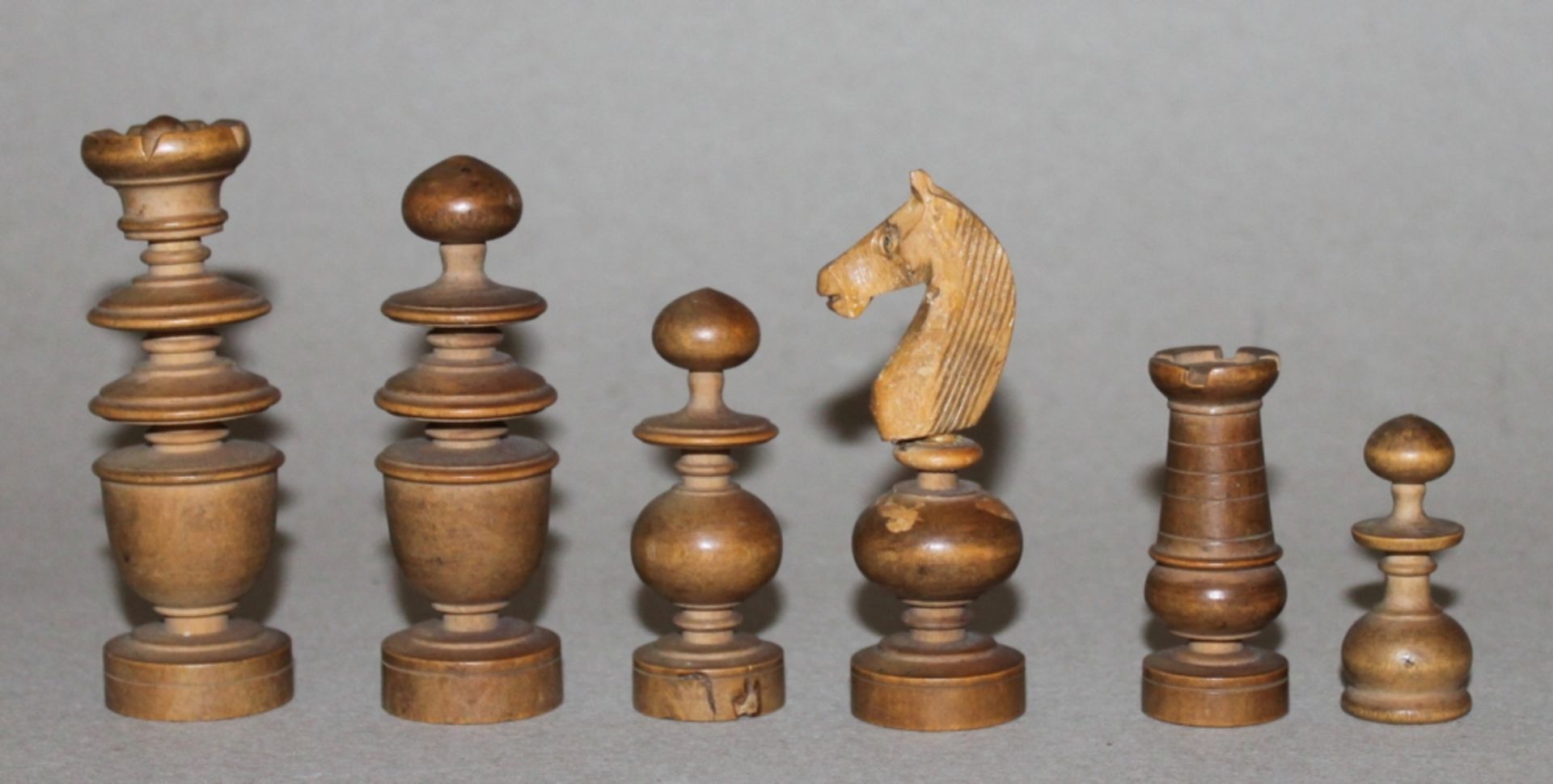 Europa. Schachfiguren aus Holz im Régence - Stil. - Bild 2 aus 3