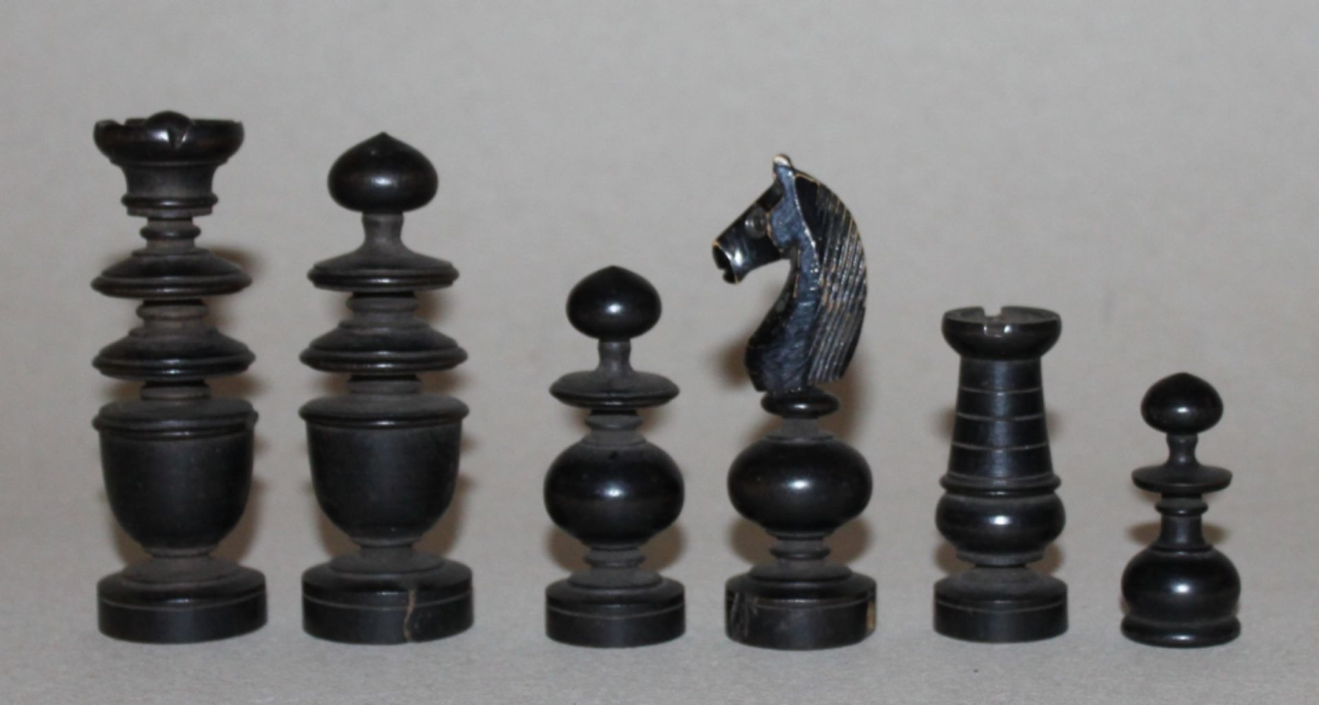 Europa. Schachfiguren aus Holz im Régence - Stil. - Bild 3 aus 3
