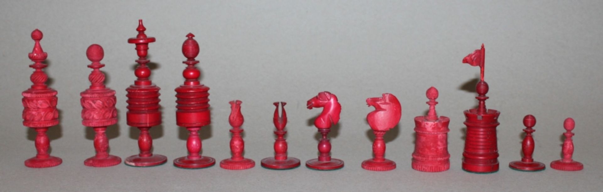 Europa. England. 24 Schachfiguren aus Bein im "Barleycorn - Stil". - Bild 3 aus 3