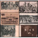 Postkarte. Lebende Schachfiguren und Schachspielszenen.