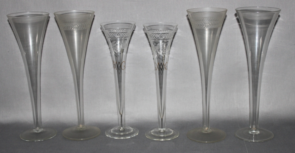 Glas. 6 unterschiedliche Sektkelche aus Klarglas.