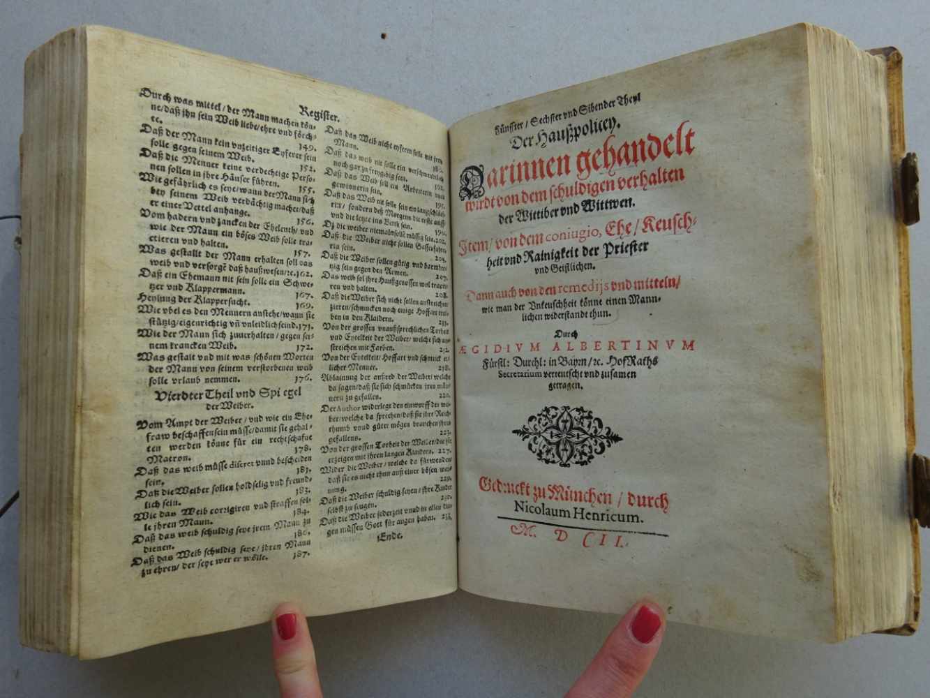 Albertinus, A.Haußpolicey. 2 Bde. (mit 7 Teilen) in 1 Bd. München, Heinrich, 1602. 4 nn., 234 - Image 3 of 4