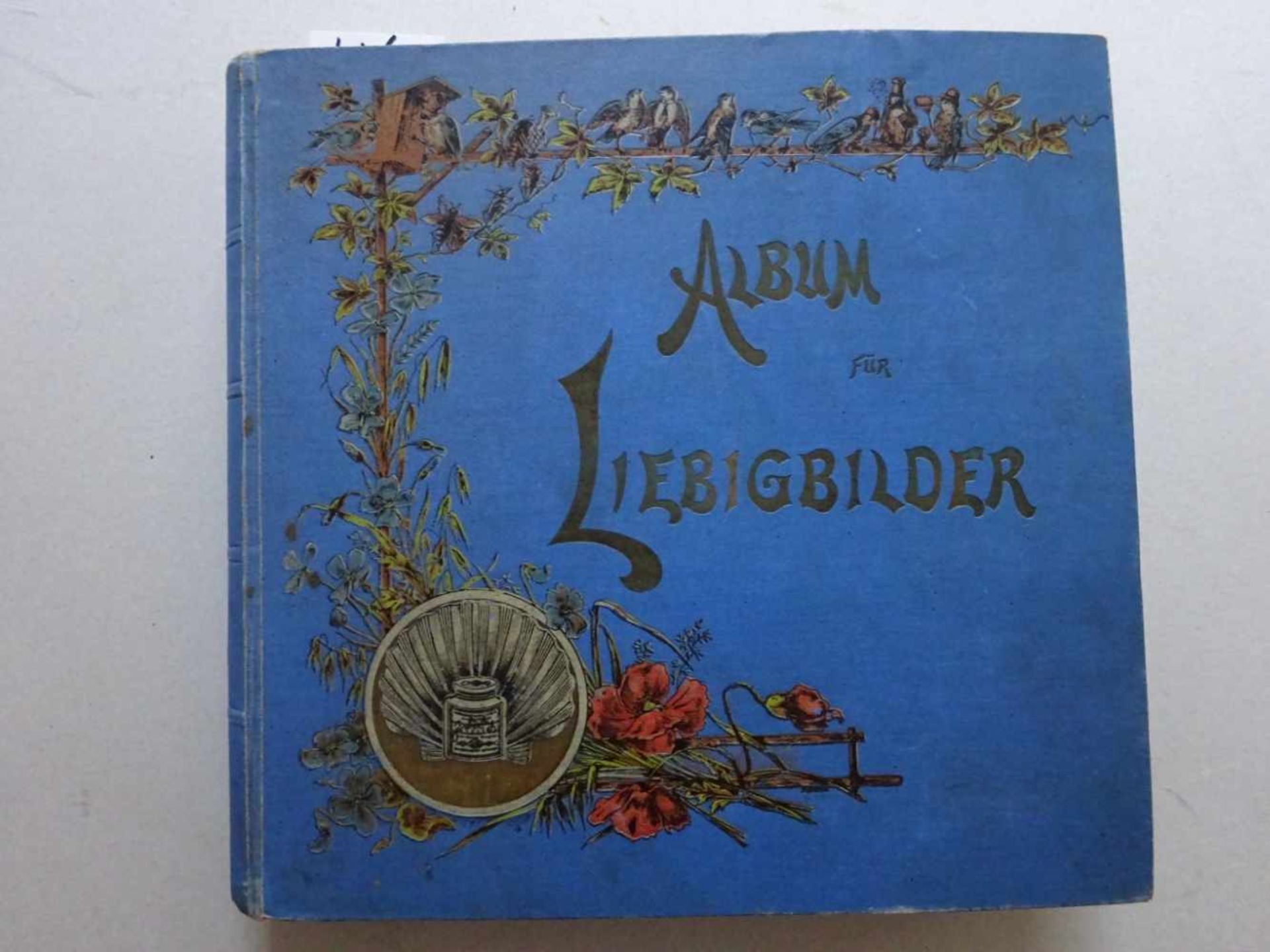 Liebig-Bilder.-Album mit 600 chromolithogr. Sammelbildern. Um 1890. 4°. Lose eingesteckt in illustr.