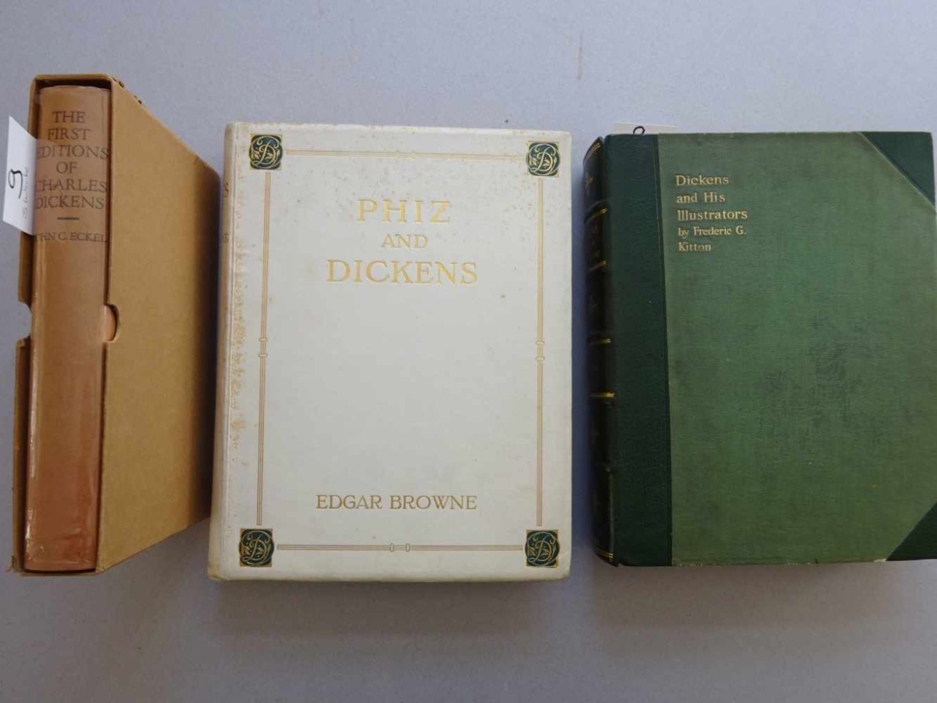 Bibliographie.- Dickens.-Konvolut von 3 Werken über Charles Dickens. Jeweils mit Abbildungen und