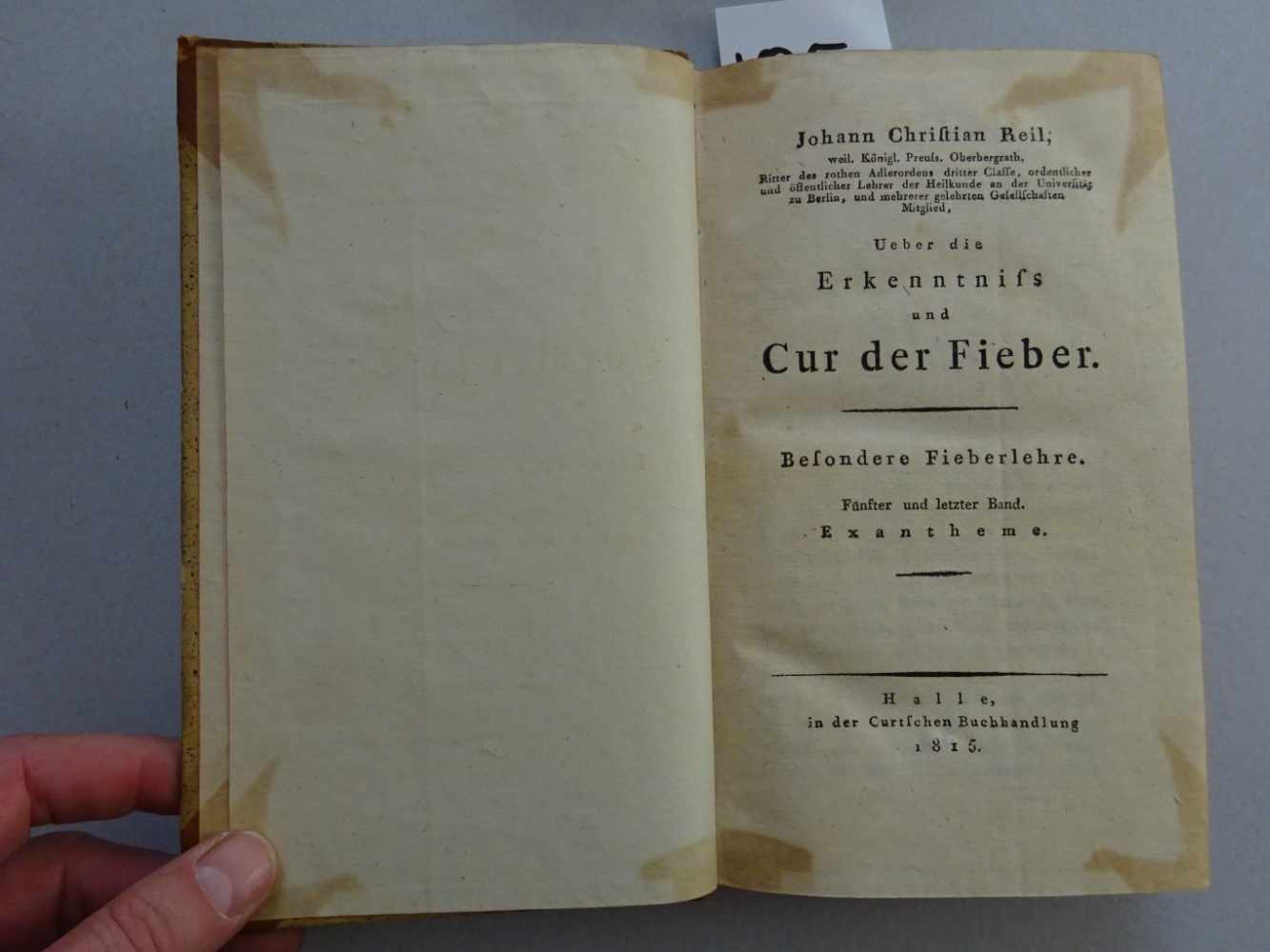 Reil, J.C.Ueber die Erkenntnis und Kur der Fieber. Mischauflage. 5 Bde. Halle, Curt, 1815 bzw. - Image 4 of 4