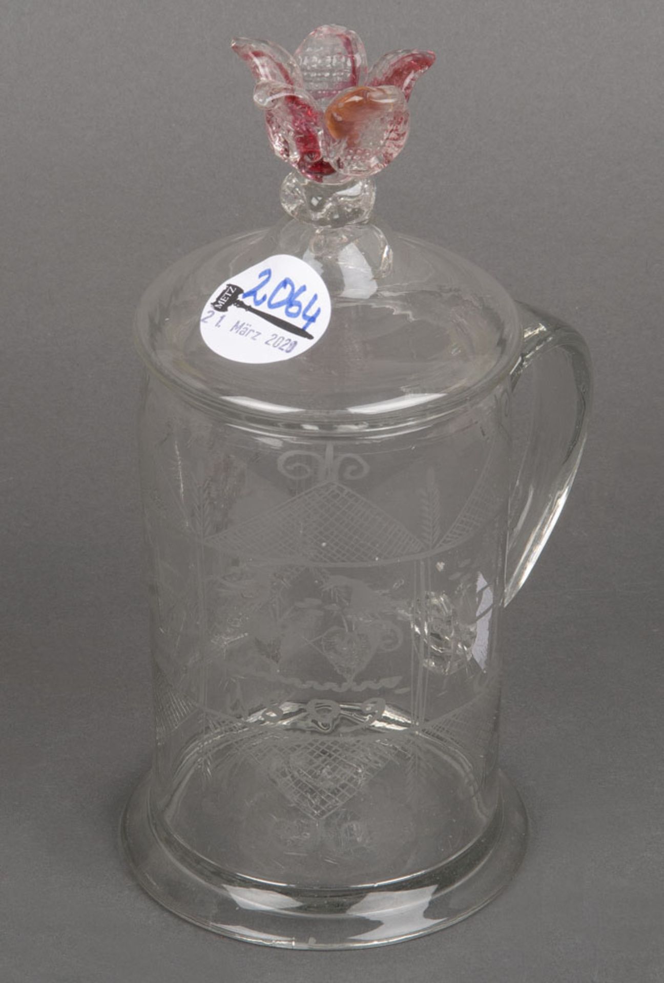 Bierkrug mit Deckel. Deutsch dat. 1809. Farbloses Glas, geschliffen, H=23 cm.