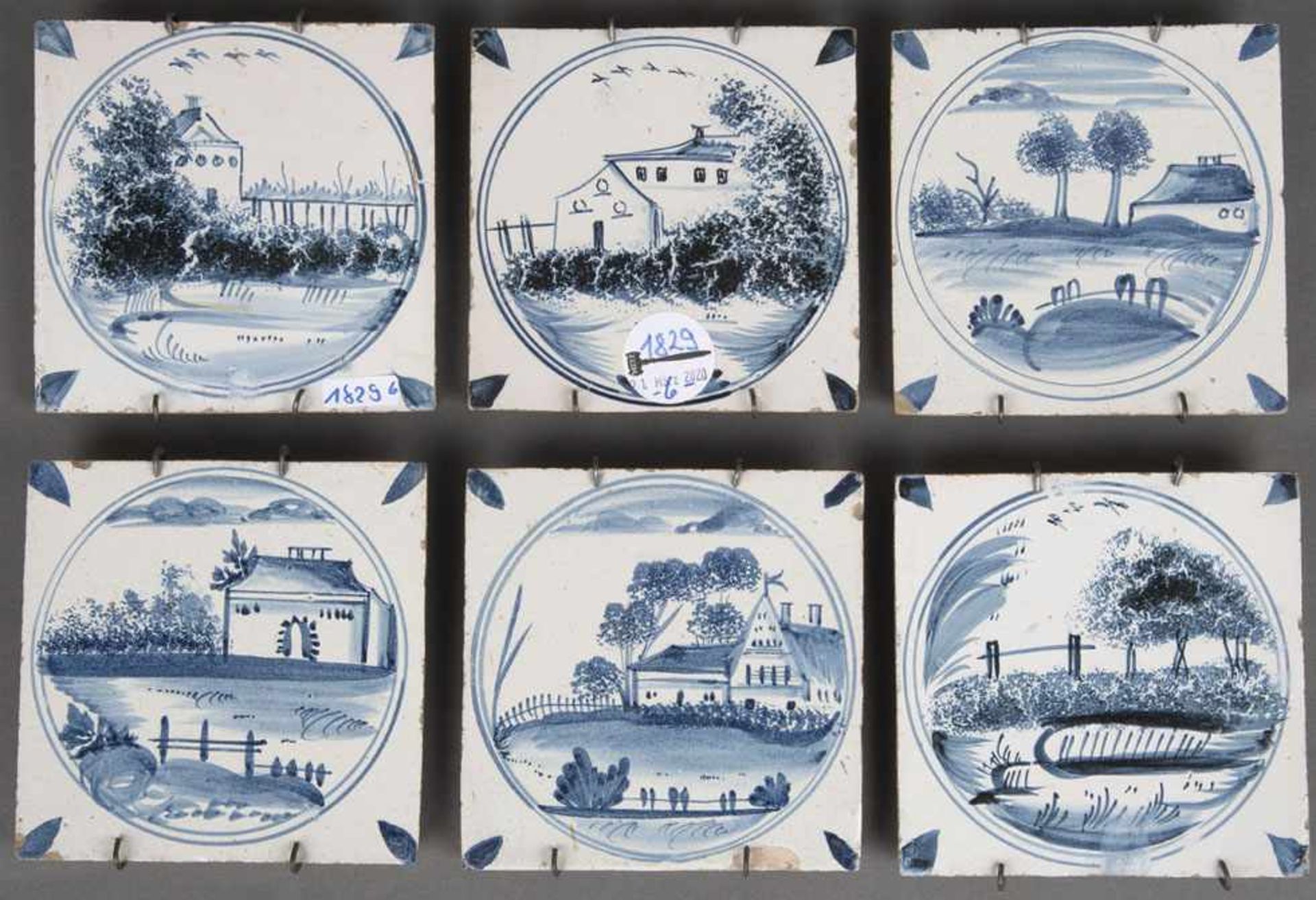 Sechs Kacheln. Delft 20. Jh. Fayence, unterglasurblau bemalt mit Landschaften, 13 x 13 cm. (best.)